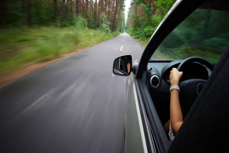 Langenwang - Aus dem fahrenden Auto gesprungen, um Kneipe zu besuchen