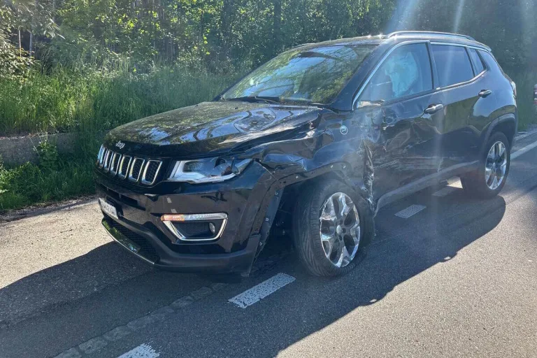 Oberbüren SG - Auto kollidiert mit einem Sattelmotorfahrzeug
