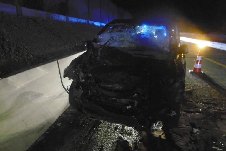 Gera A4 - Auto fährt auf LKW auf