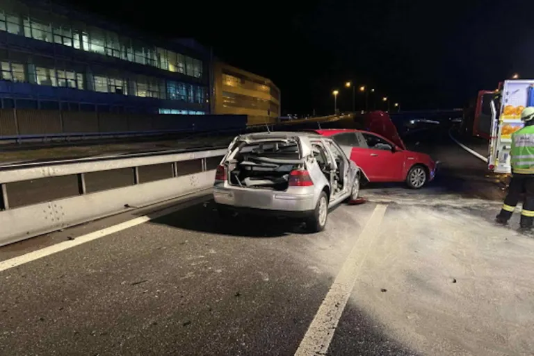 A12 Flamatt FR – Drei Verletzte bei Unfall auf der Autobahn