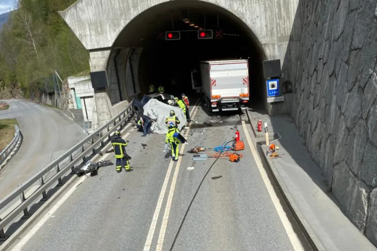 Stalden VS - 25-Jähriger stirbt bei Frontalkollision