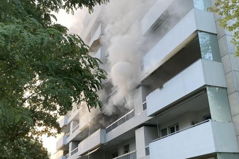 Liestal BL - Brandausbruch erfordert Feuerwehreinsatz