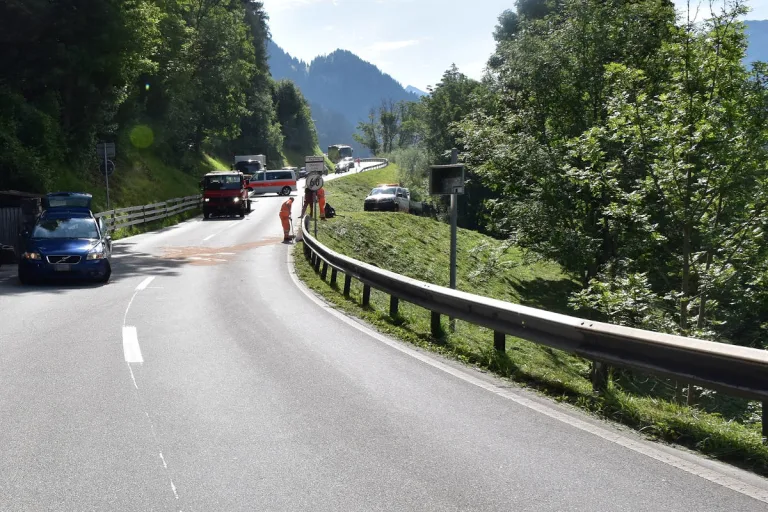 Saas im Prättigau GR – Motorradlenker bei Kollision verletzt