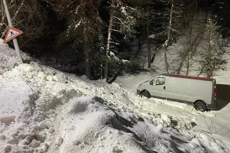 Unfall in St. Moritz  GR – Durch Zigarettenschachtel abgelenkt