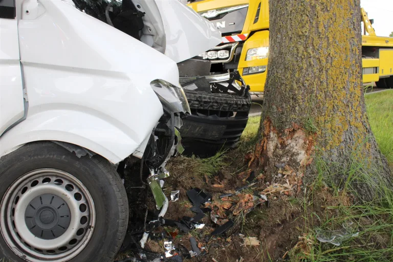 Rahden – Beifahrerin nach Unfall von Transporter schwer verletzt