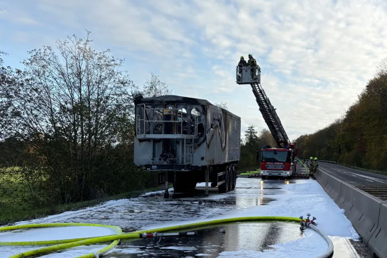 B75 Delmenhorst NW – Sattelauflieger brennt aus – Vollsperrung
