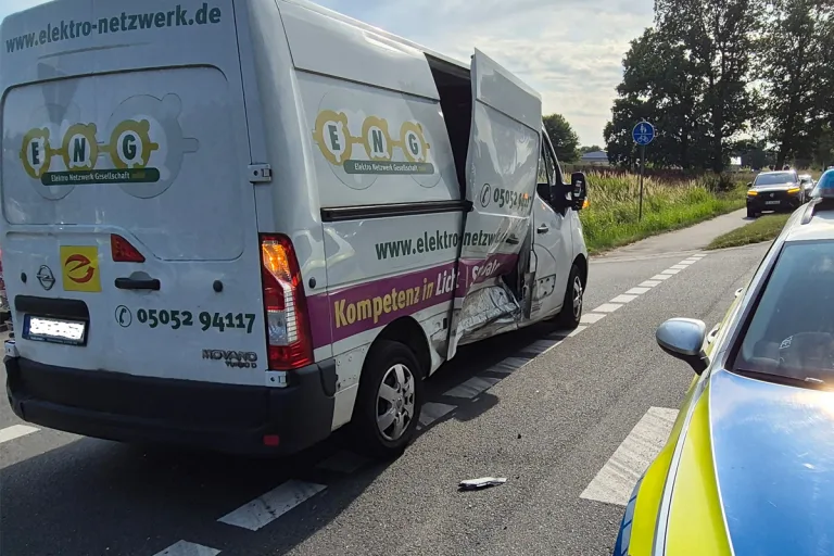 Südheide NI – Zwei Verletzte bei Unfall mit drei Fahrzeugen