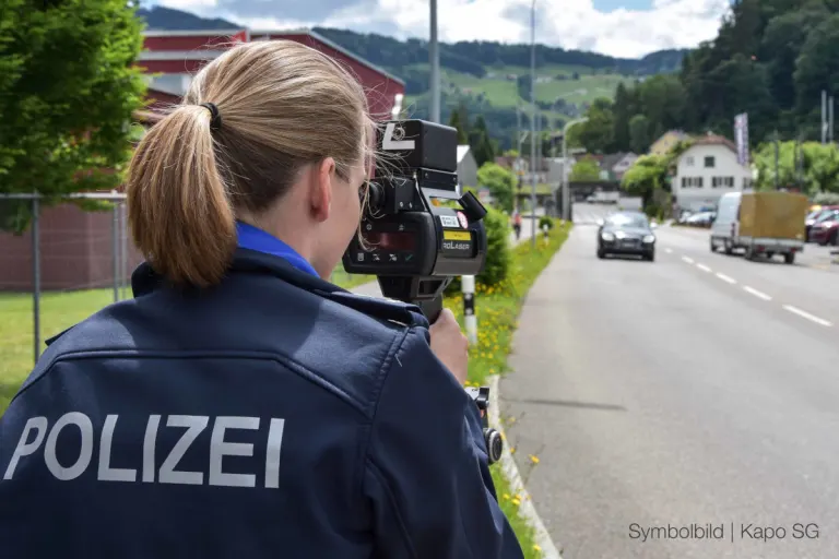 Kanton St. Gallen: 17 Schnellfahrer angehalten – sechs Ausweise eingezogen oder aberkannt