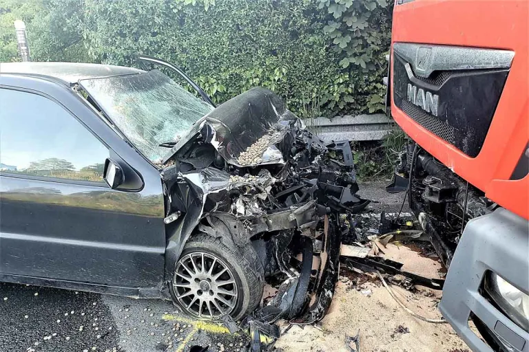 Sprockhövel - Frontalcrash zwischen PKW und LKW