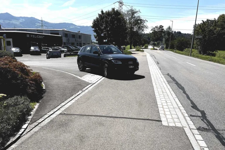 Unfall in Uznach SG - Velofahrer übersehen