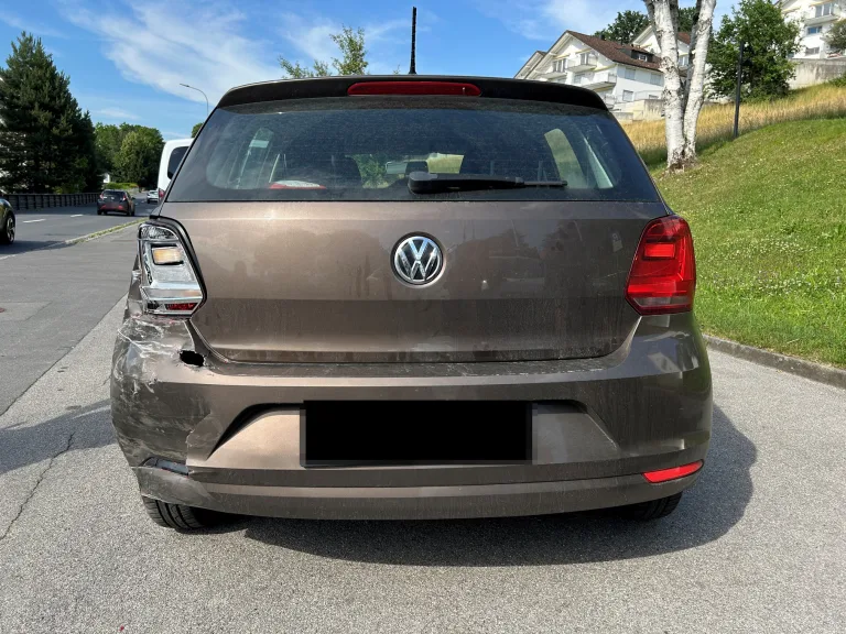 Schaanwald FL – Lieferwagen fährt auf Auto auf