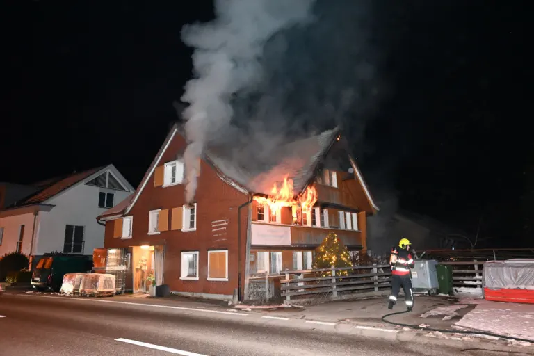 Degersheim SG – Grosser Sachschaden nach Brand in Mehrfamilienhaus