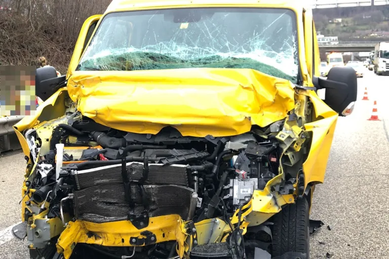 Egerkingen SO - Kollision auf der A2 - Eine Person mittelschwer verletzt