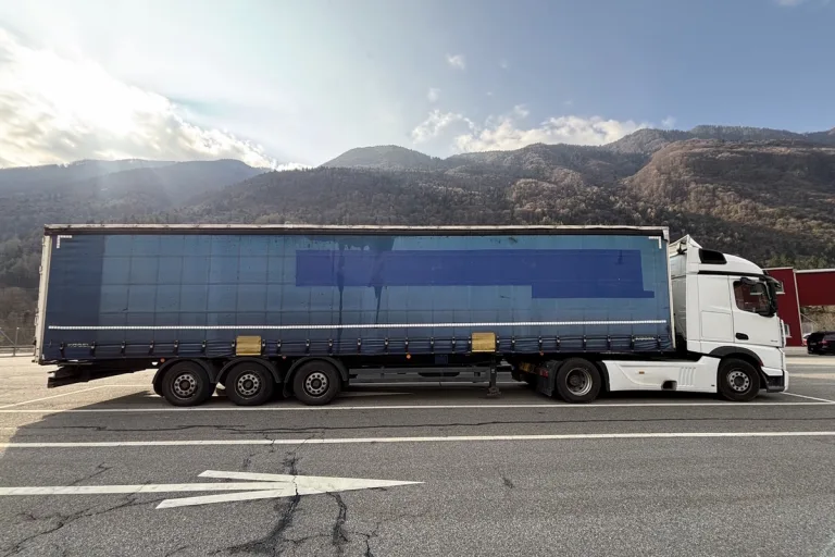 San Vittore GR – Lastwagen massiv überladen