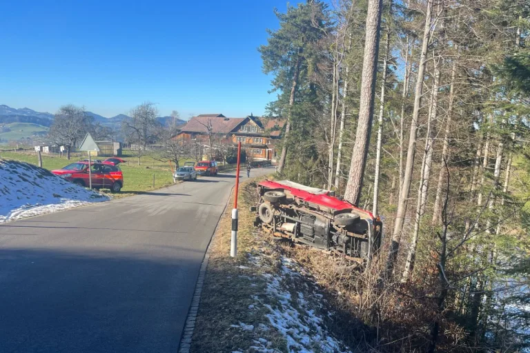  Ganterschwil SG - Person nach Unfall eingeklemmt