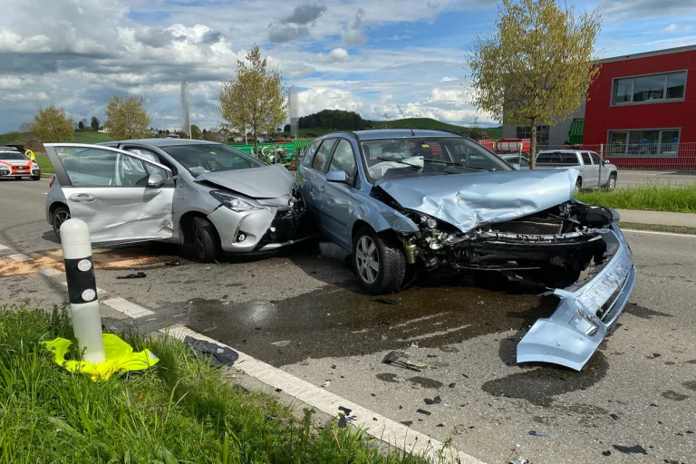 Balterswil TG - Verkehrsunfall mit zwei verletzten Personen 