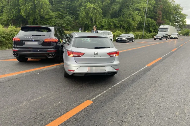 Kollision nach Fahrstreifenwechsel in Buchs AG
