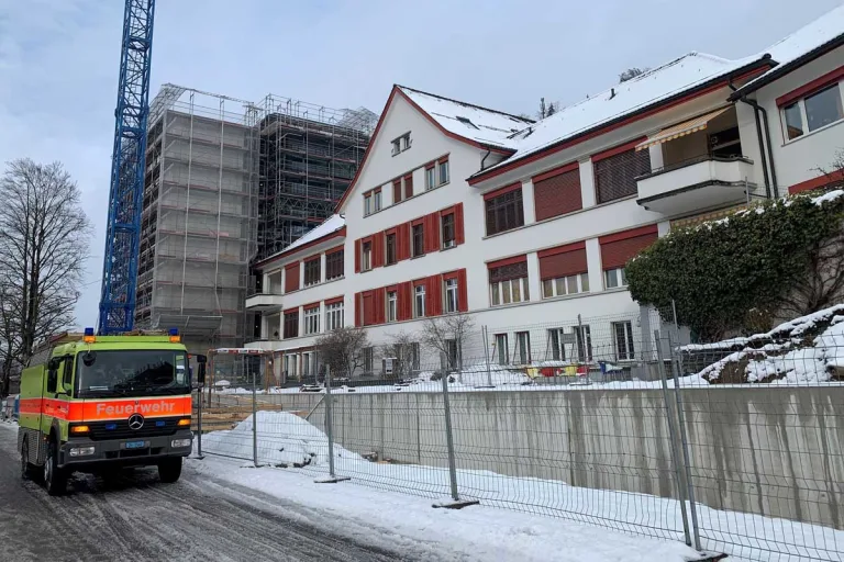 Bauma ZH - Bewohner eines Pflegezentrums evakuiert
