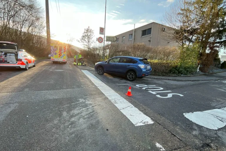Dulliken SO - Vortrittsberechtigen Motorradlenker übersehen
