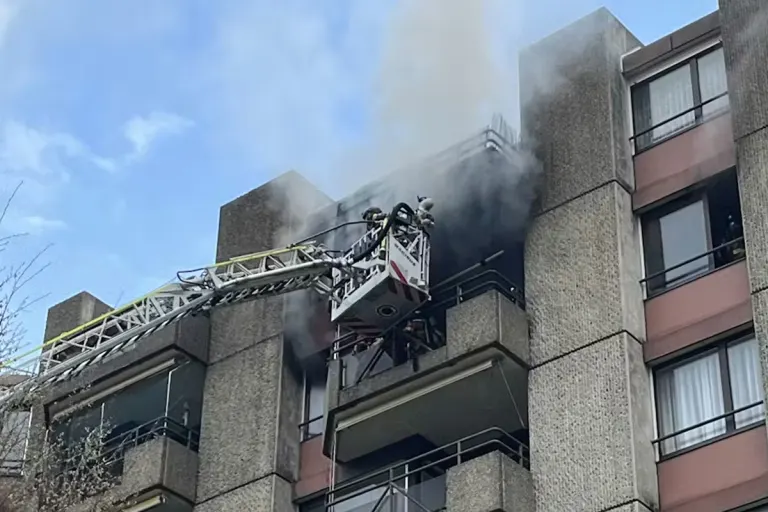 Köniz BE - Frau nach Brand in Mehrfamilienhaus schwer verletzt