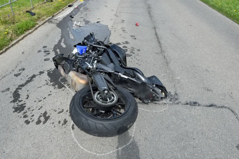 Römerswil LU - Kantonsstrasse nach Motorradunfall wieder offen