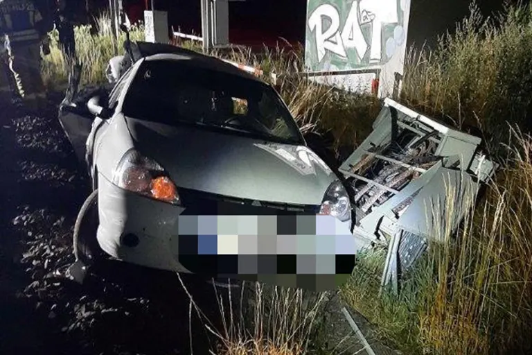 Unfall in Greven NW – Güterzug kollidiert mit Auto an Bahnübergang