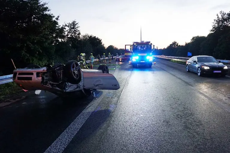 Schwerer Unfall in Lintorf - Zwei Personen verletzt