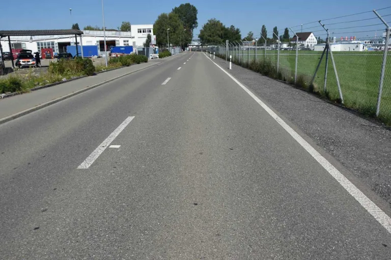 Altenrhein SG - Velofahrer bei Unfall mit Auto verletzt