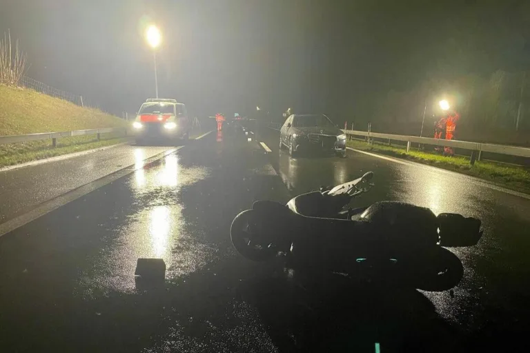 A3 bei Richterswil ZH - Rollerfahrer verstirbt nach schwerem Unfall