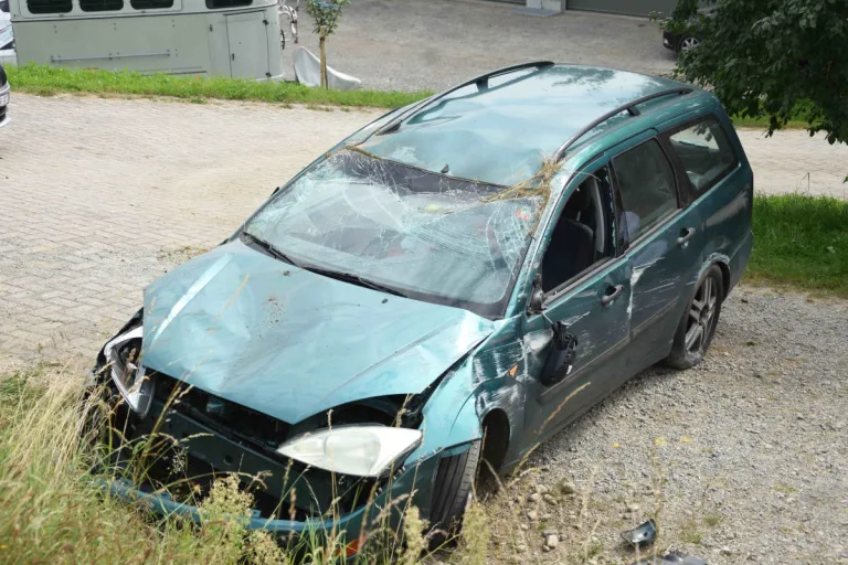 Bazenheid SG – Kollision zwischen Traktor und Auto