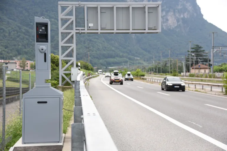 A2 Chiasso TI – Raser zweimal mit massiv überhöhter Geschwindigkeit geblitzt