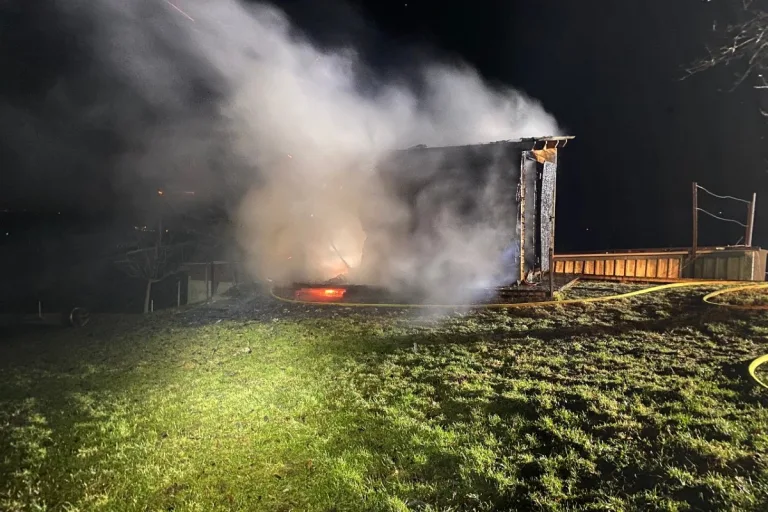 Zugerberg ZG - Gartenhäuschen vollständig ausgebrannt