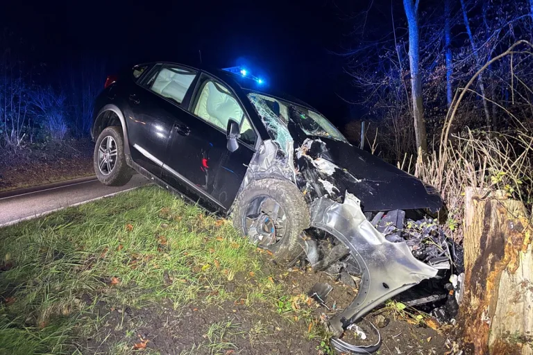 Fischbach-Göslikon AG – Autofahrer verunfallt stark alkoholisiert 