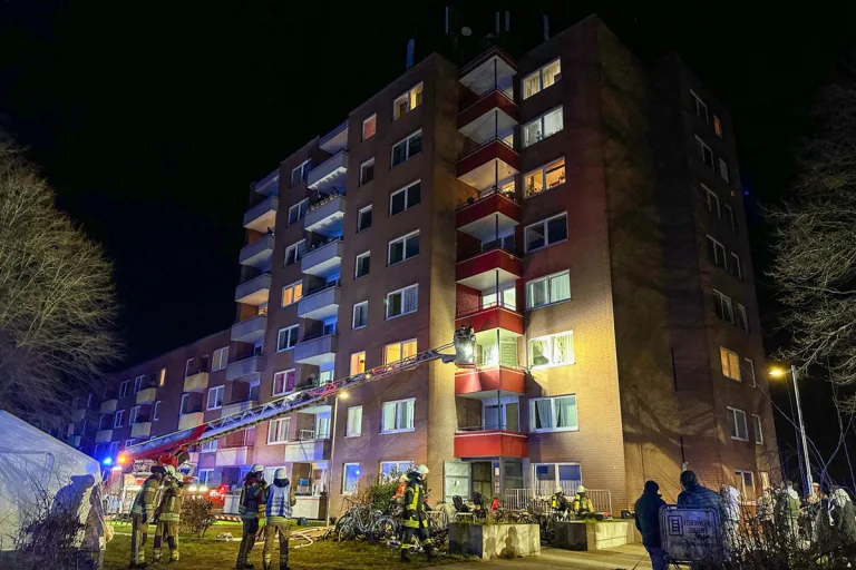 Osterholz-Scharmbeck NI - Großer Einsatz nach Kellerbrand - 22 Personen verletzt 