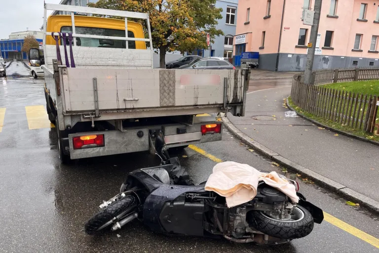 Rorschach SG - Mit dem Motorrad in das Heck eines Lieferwagens geprallt 