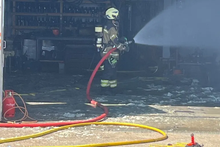 Bettlach SO - Mann bei Brand in Werkstatt verletzt