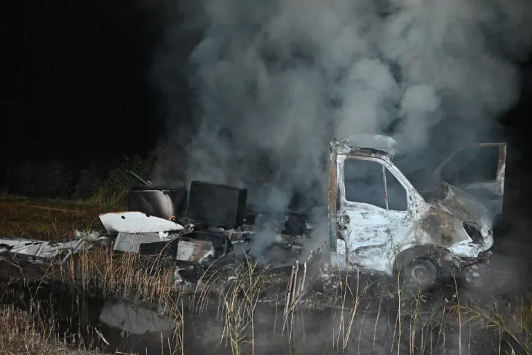 Oberriet SG – Mit gestohlenem Lieferwagen Unfall gebaut und angezündet