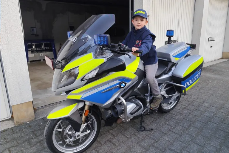 Olpe – LöschKids besuchen Polizeiwache