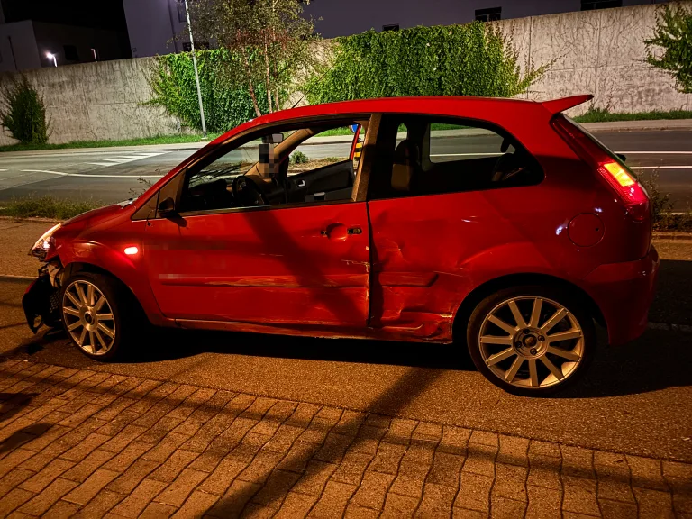 Wallenwil TG – 19-Jähriger kracht mit Auto in Zaun