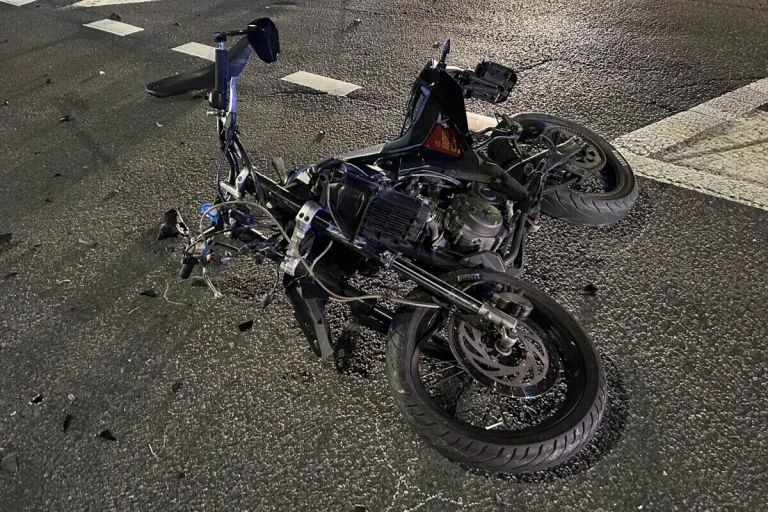 Tuggen SZ – Motorradlenkerin (17) bei Verkehrsunfall erheblich verletzt