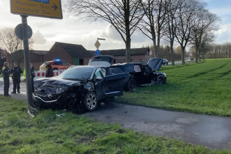 Alpen – Zwei Verletzte bei Unfall mit E-Autos
