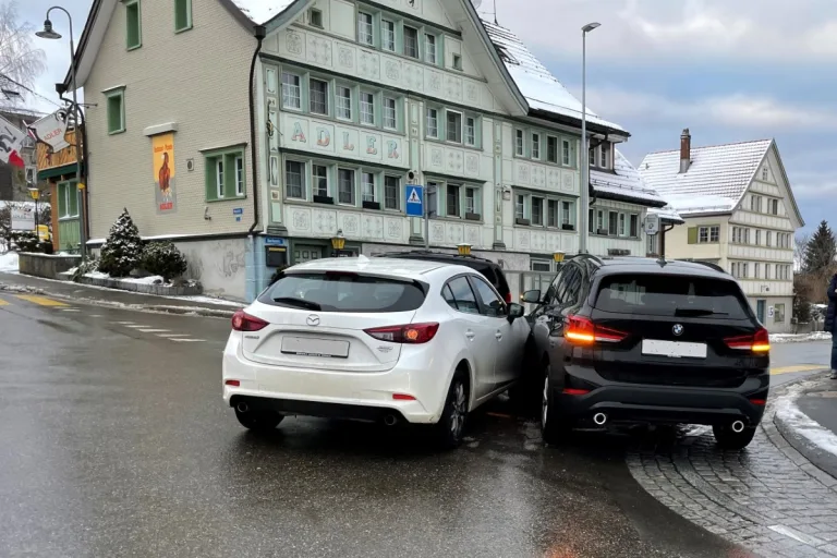 Speicher AR - Kollision zwischen zwei Personenwagen