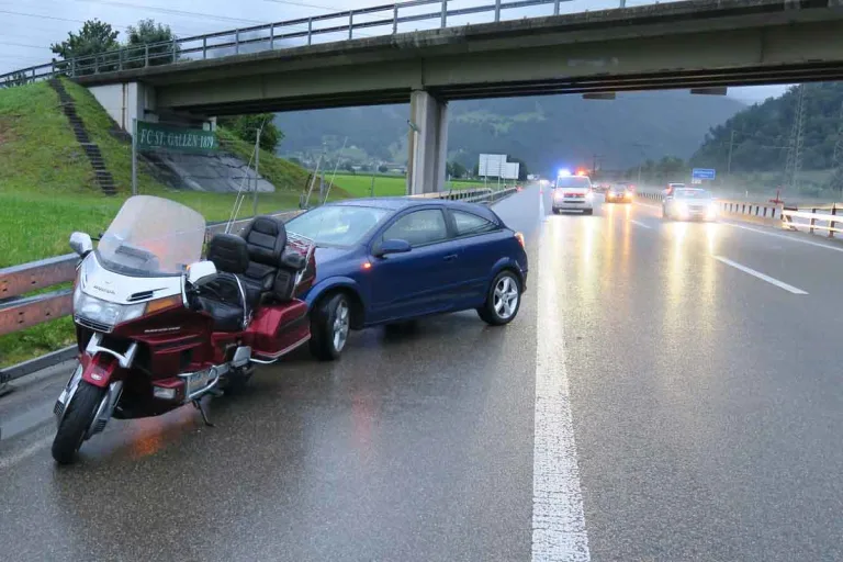 Mollis GL - Autofahrerin übersieht Motorrad auf der Autobahn