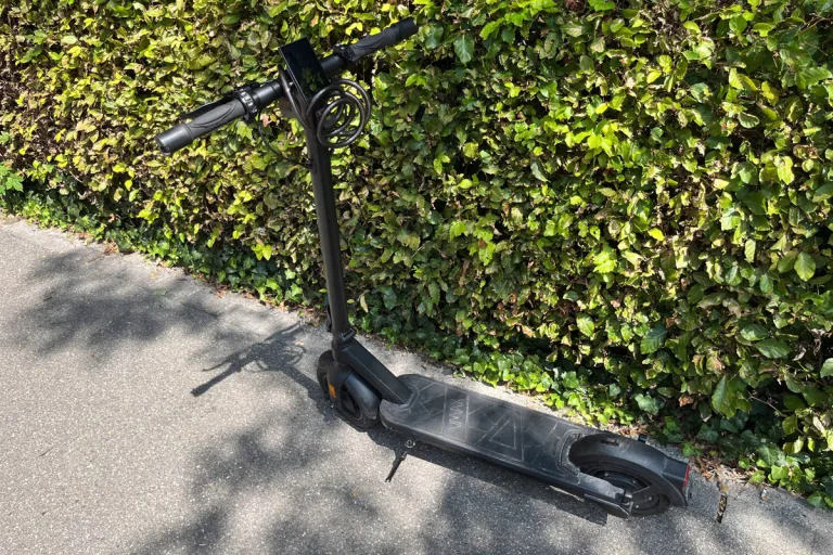 Wil SG – E-Scooter-Fahrerin bei Unfall mit Auto verletzt