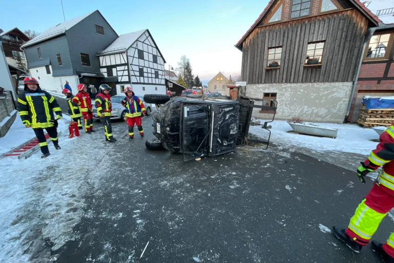 Greiz-Langenwetzendorf – Schwerer Verkehrsunfall unter Drogeneinfluss mit anschließender Unfallflucht