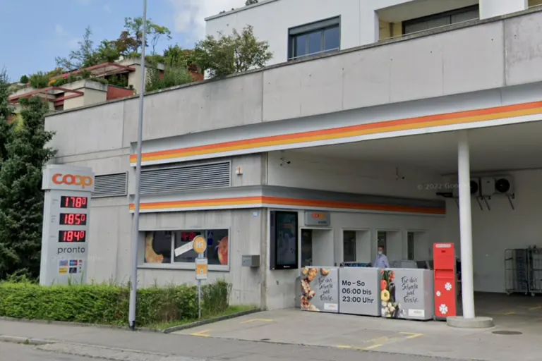Stadt Zürich ZH - Raubüberfall auf einen Tankstellenshop