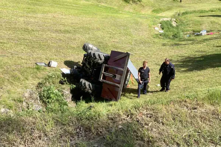 Alkofahrt mit Vater in Losenstein - Traktor überschlug sich auf Böschung - Kind schwer verletzt