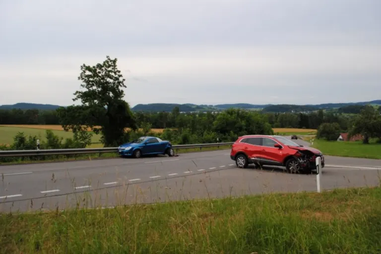 Rüdlingen SH - Beide Fahrzeuge erlitten beim Unfall Totalschaden
