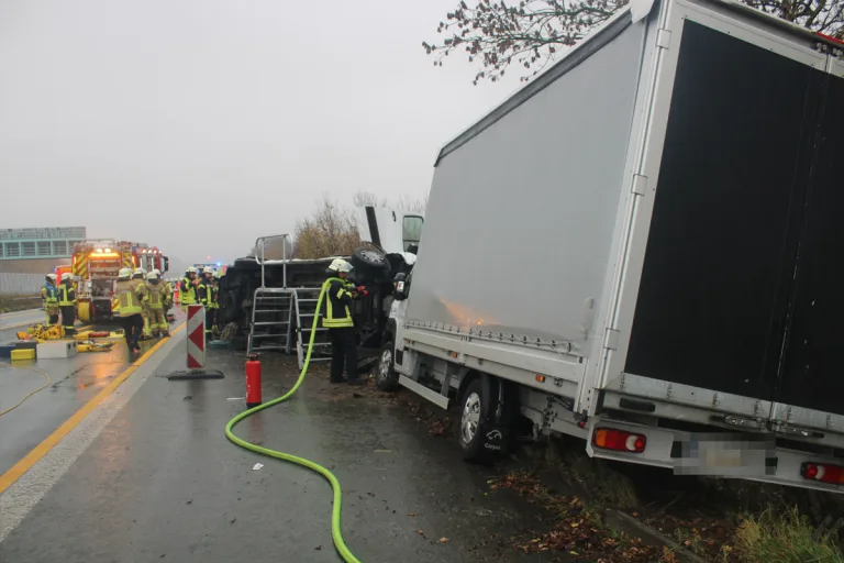 A2 Bad Salzuflen NW – Vier schwer Verletzte bei Unfall von zwei Transportern