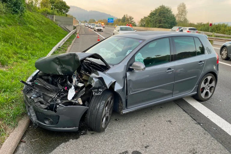 A2 Dagmersellen LU – Eine Person bei Auffahrunfall zwischen zwei Autos verletzt